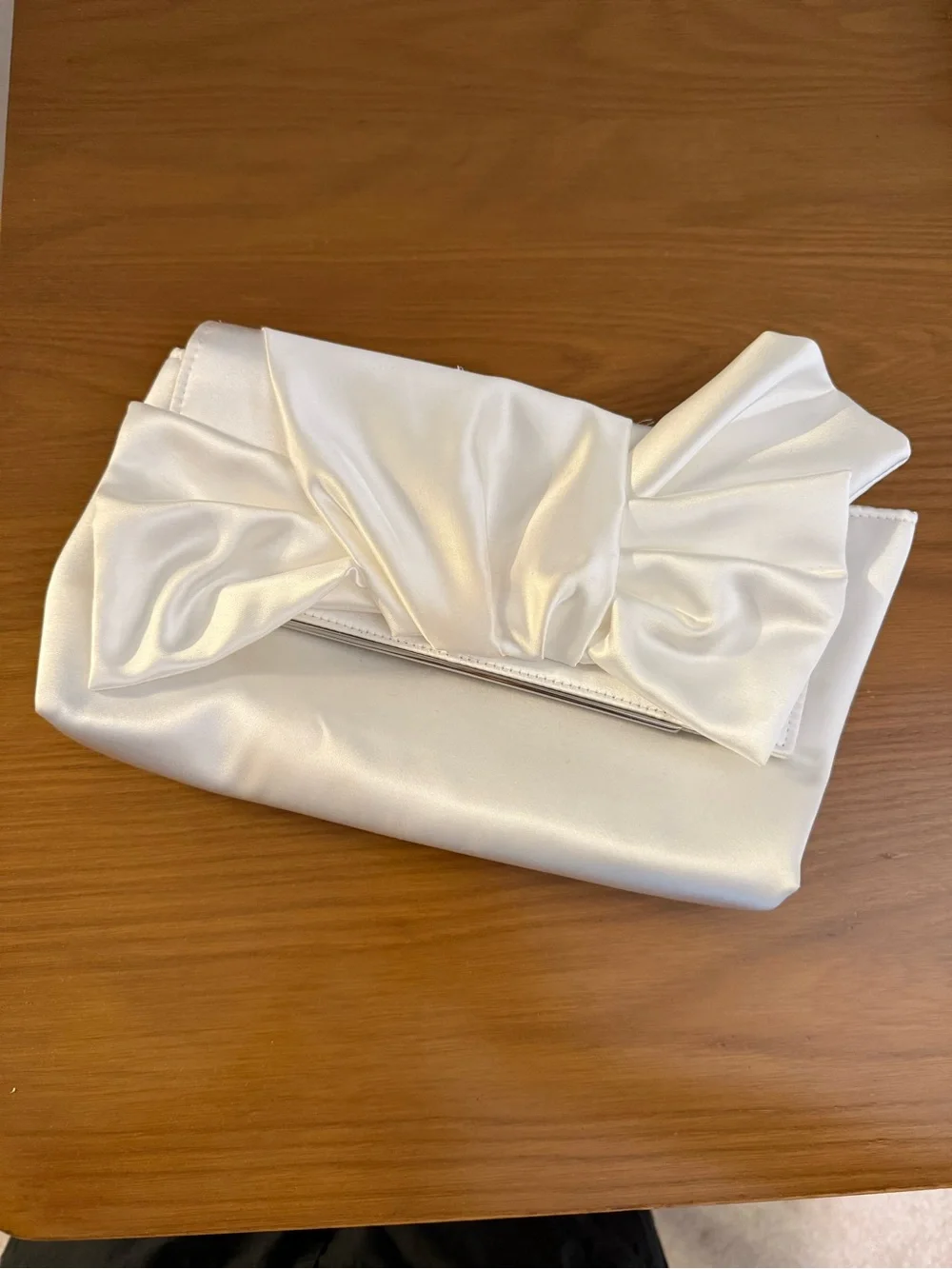 Jewel Badgley Mischka Ivory Satin Bow Clutch